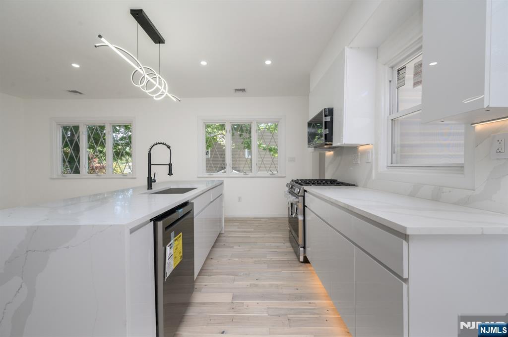 137 Myrtle Avenue — photo 10