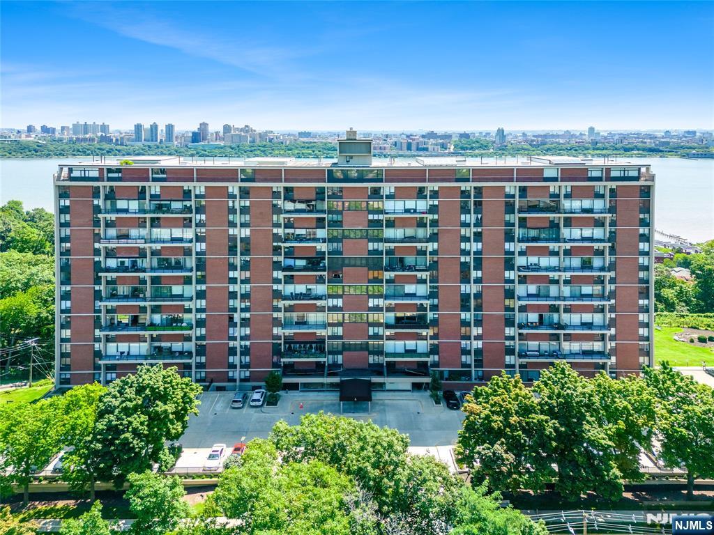 4 Horizon Rd #631, Fort Lee, NJ 07024