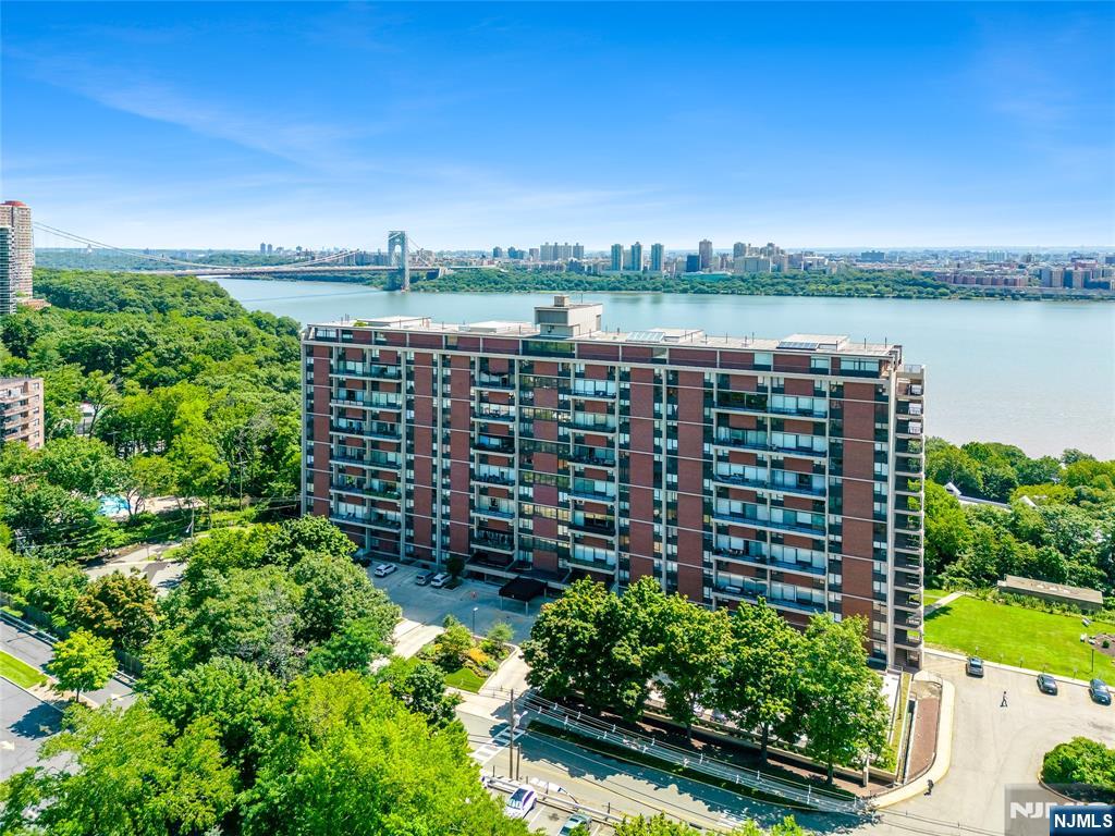 4 Horizon Rd #631, Fort Lee, NJ 07024