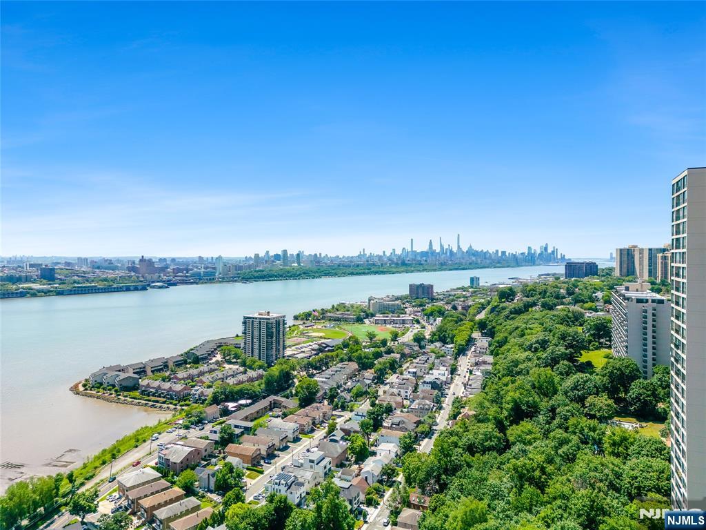 4 Horizon Rd #631, Fort Lee, NJ 07024