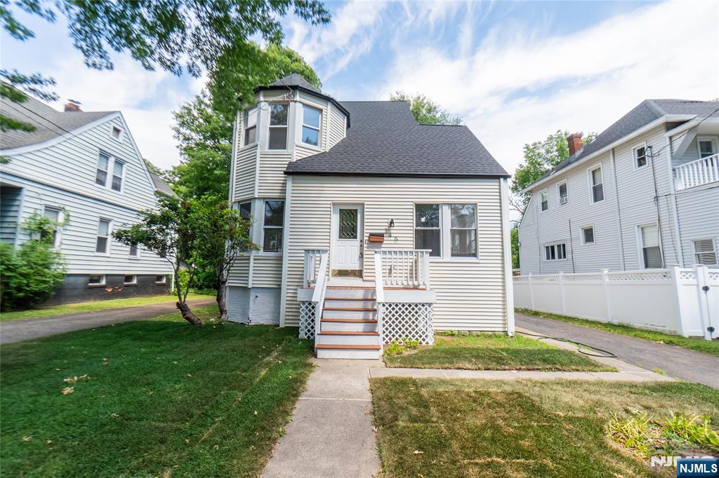 245 Elm Ave, Bogota, NJ 07603