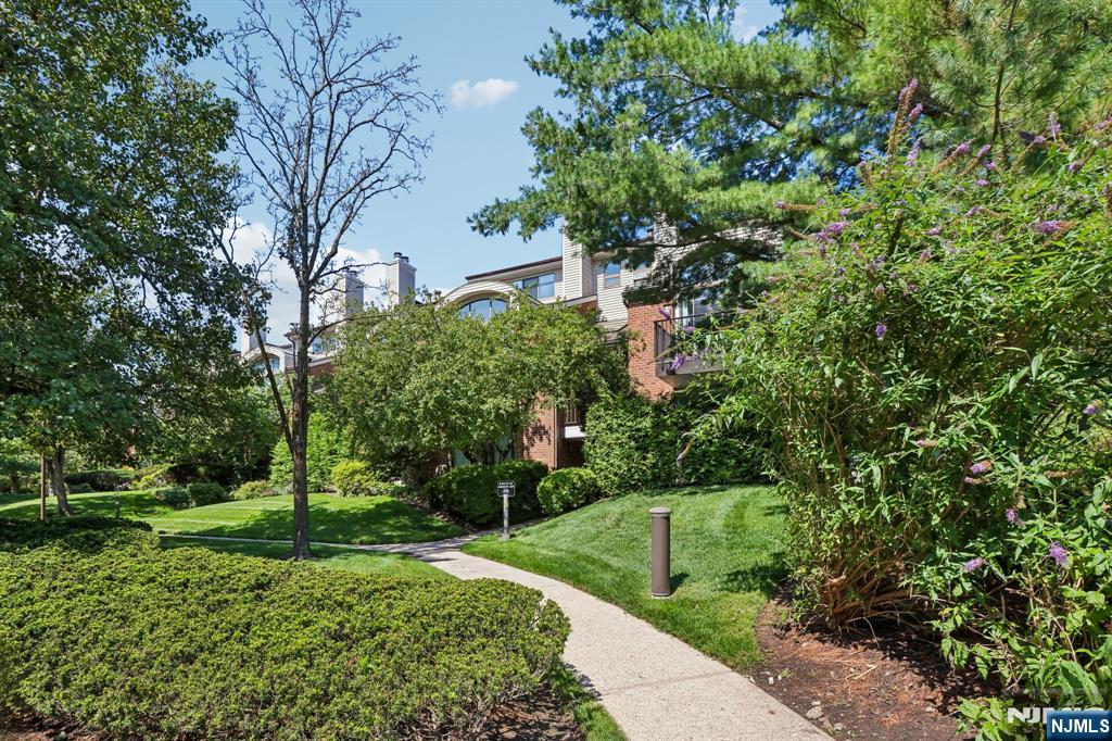 10 Wadsworth Court 510 - Photo 3