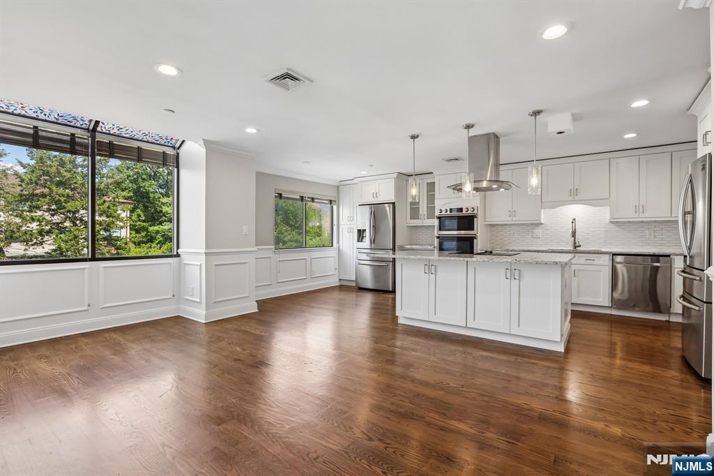 Photo 4 of Condo for sale at 10 Wadsworth Ct, Teaneck, NJ 07666 | MLS# 26027108 | Listing updated on 2026-09-17