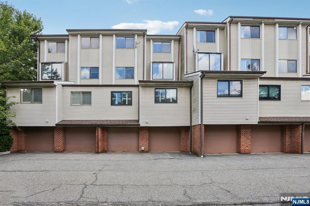 10 Wadsworth Court