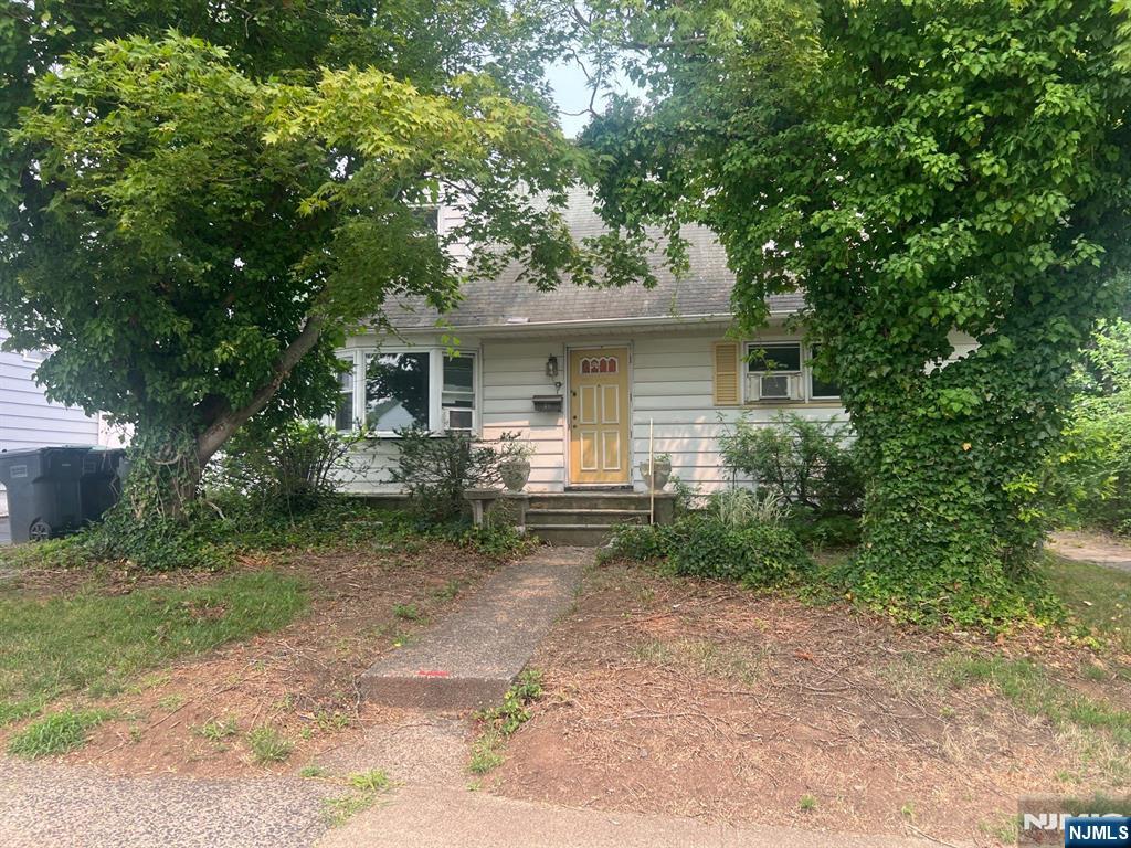 18 Shelley Ct, Bergenfield, NJ 07621