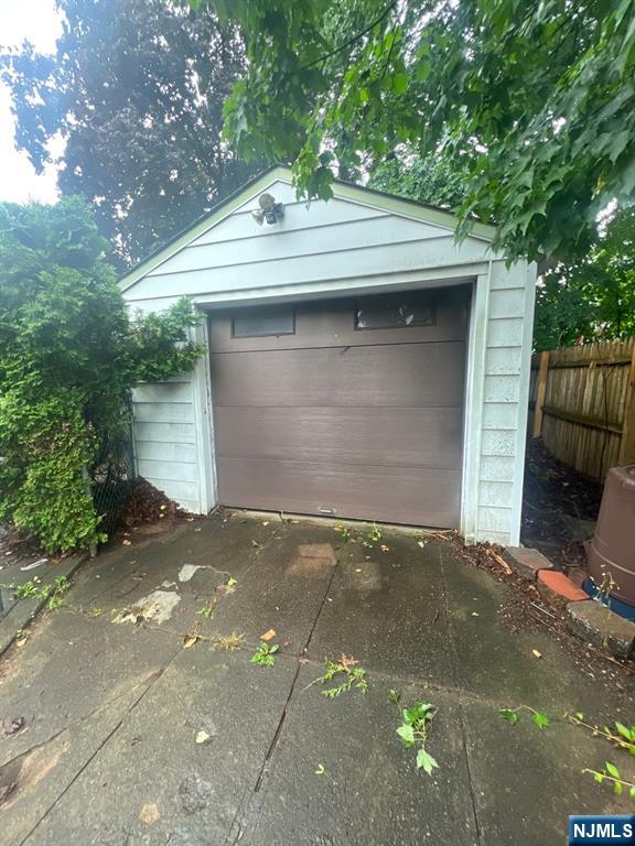 18 Shelley Ct, Bergenfield, NJ 07621