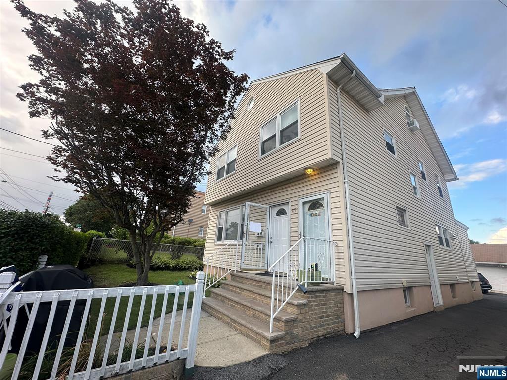 177 Williams Avenue 1st FLOOR - Photo 1