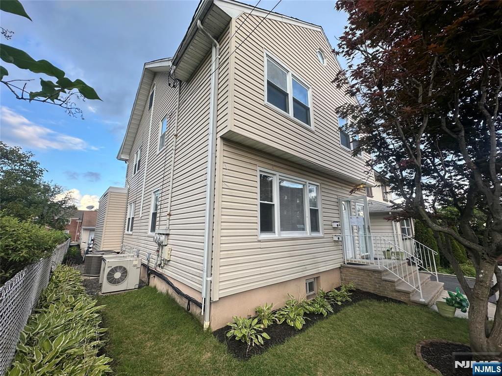 177 Williams Avenue 1st FLOOR - Photo 3