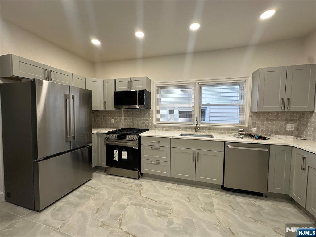 177 Williams Avenue 1st FLOOR - Photo 4
