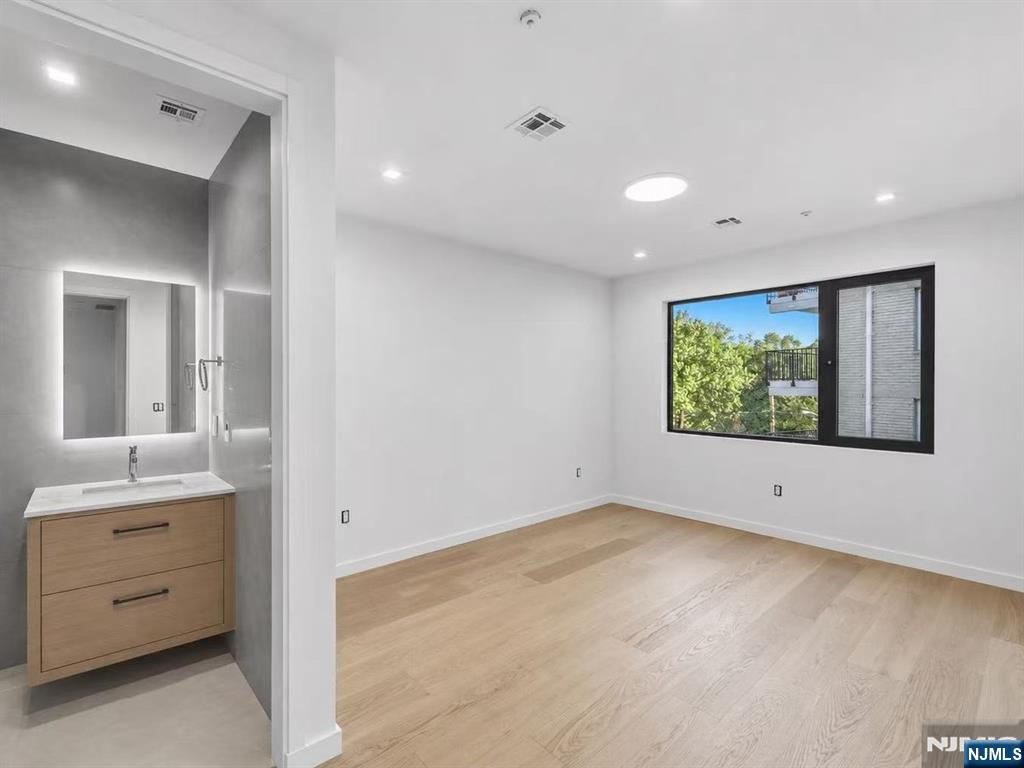 188 Prospect St, Fort Lee, NJ 07024