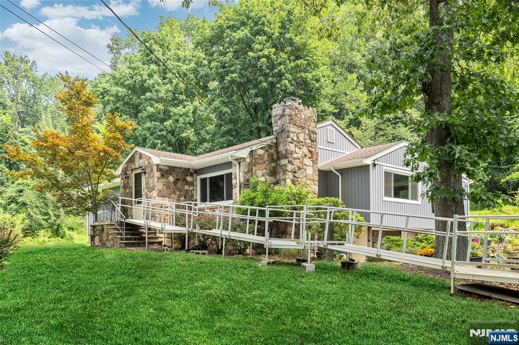 603 Lackawanna Avenue - Photo 3