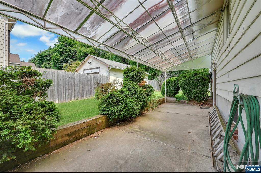 2 Waldron Pl, Closter, NJ 07624