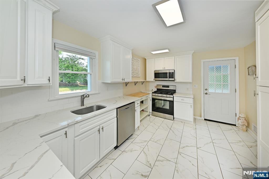 237 Woodfield Road — photo 13