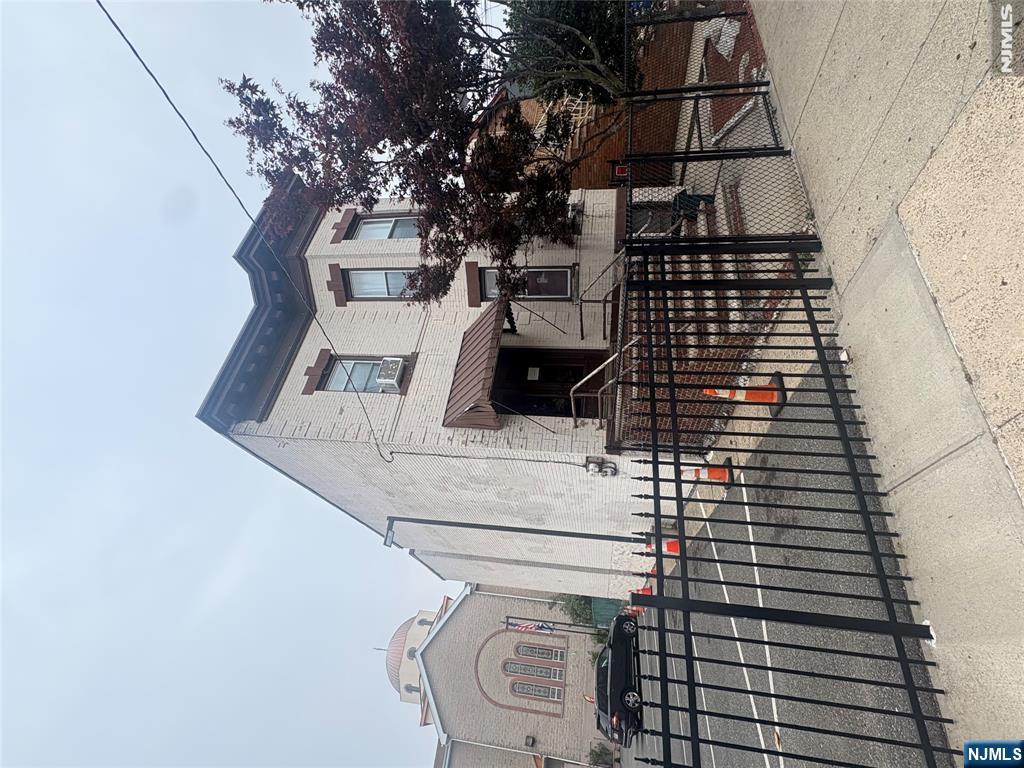 358 McKinley Street - Photo 2
