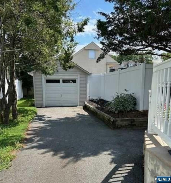 258 Everett Avenue — photo 18