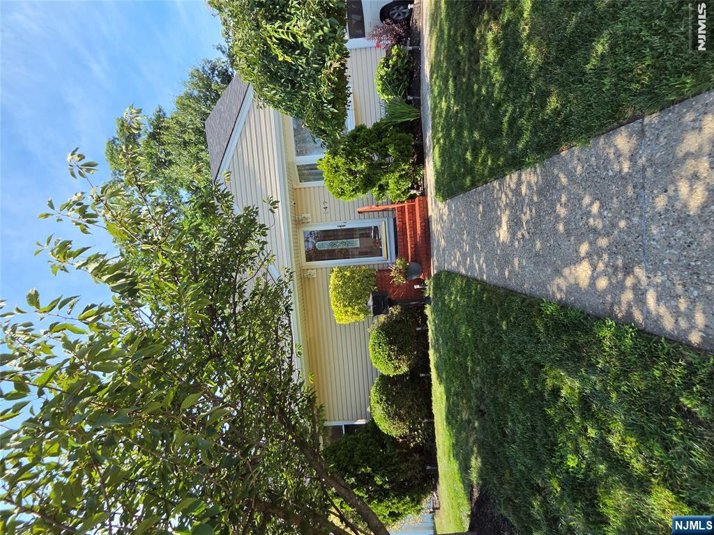 147 Merritt Ave, Bergenfield, NJ 07621