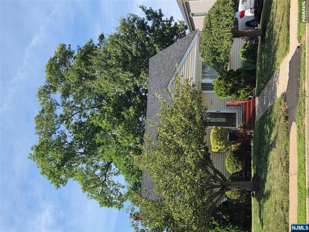 147 Merritt Ave, Bergenfield, NJ 07621