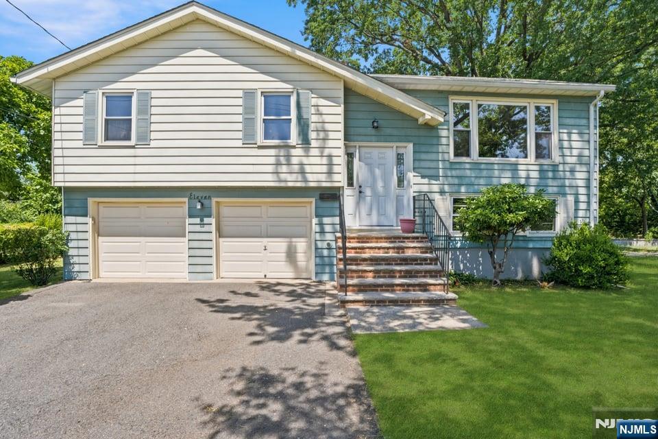 11 Ray Avenue