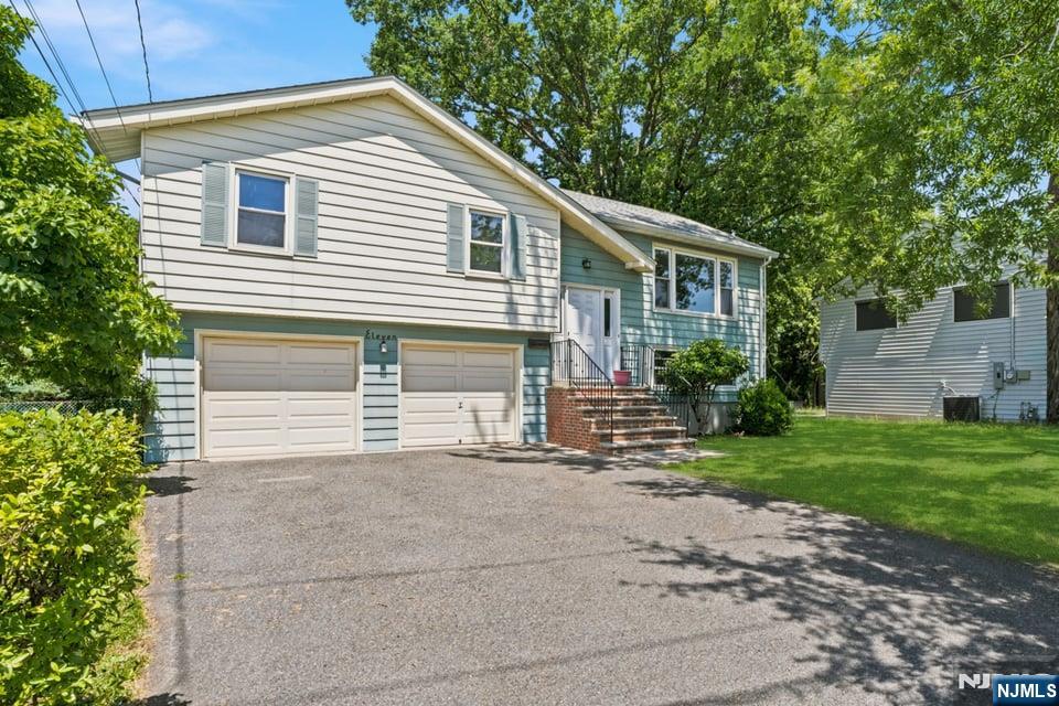 11 Ray Ave, Leonia, NJ 07605