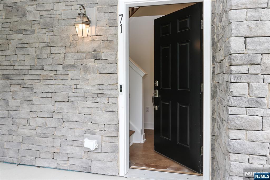 71 Veterans Way - Photo 2