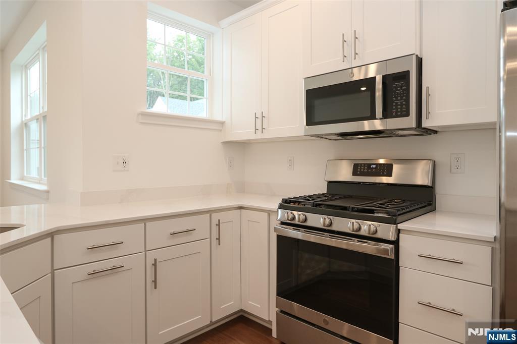 71 Veterans Way - Photo 5
