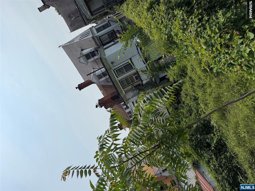 444 Summer Avenue - Photo 3