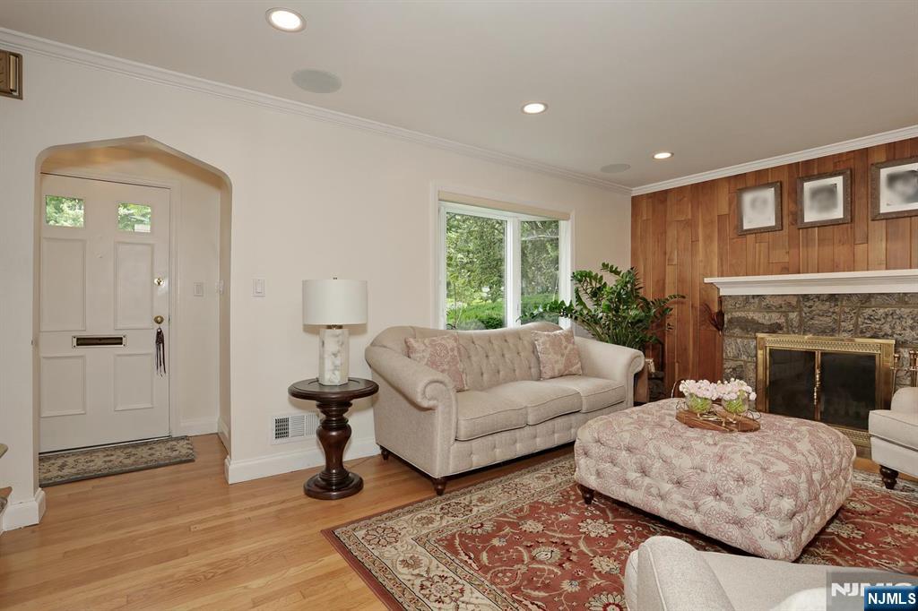 434 Hasbrouck Boulevard - Photo 3