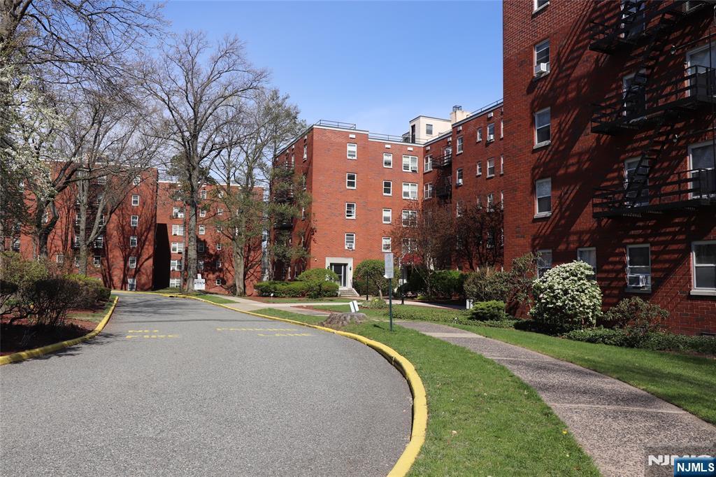 2330 Linwood Ave #3D, Fort Lee, NJ 07024