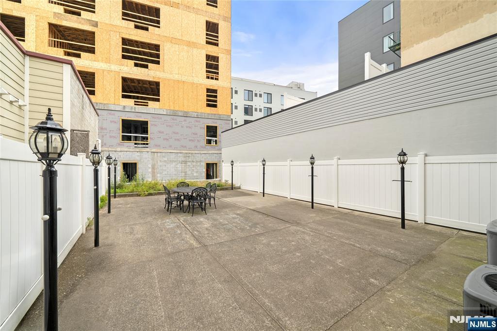 38 Vroom Street - Photo 4