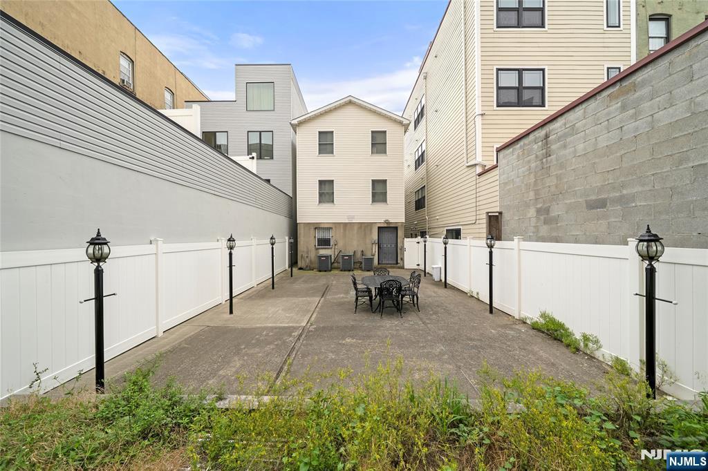 38 Vroom Street - Photo 5