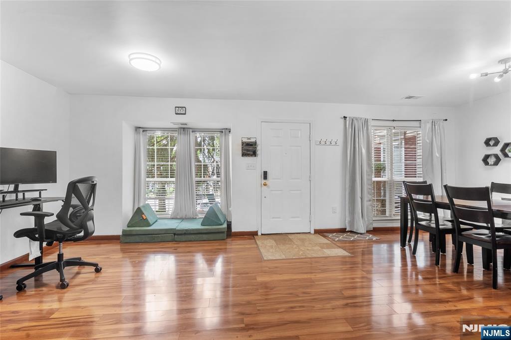 1143 Stafford Street - Photo 3