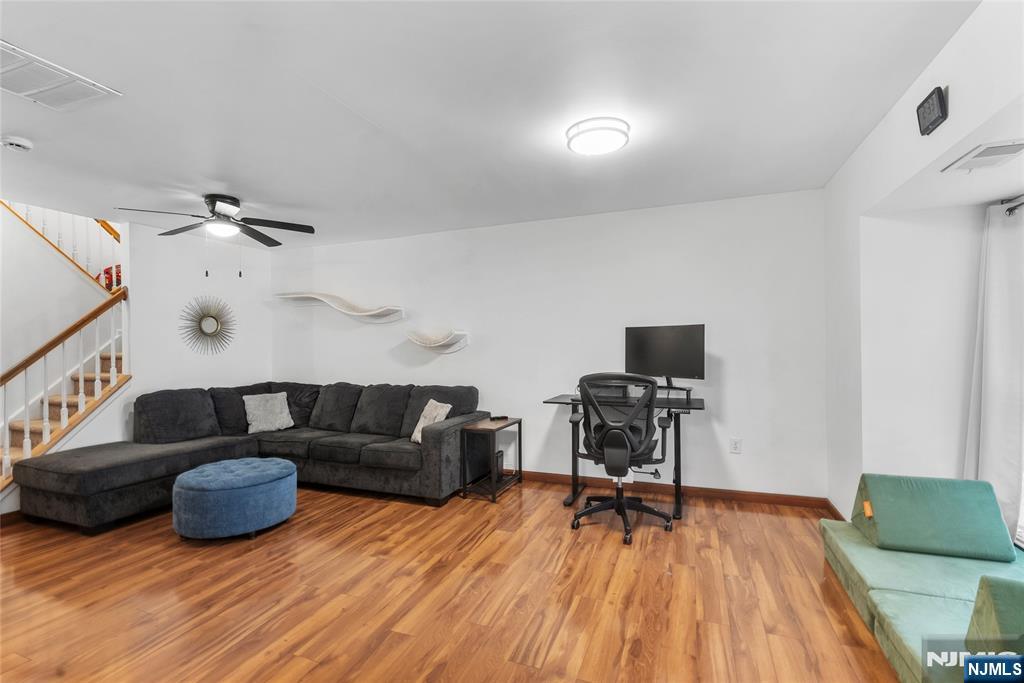1143 Stafford Street - Photo 5