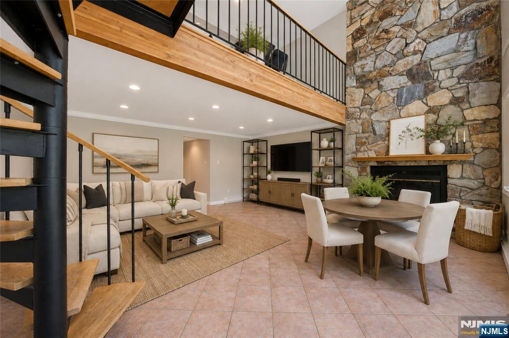 19 Robin Rd, Mahwah, NJ 07430