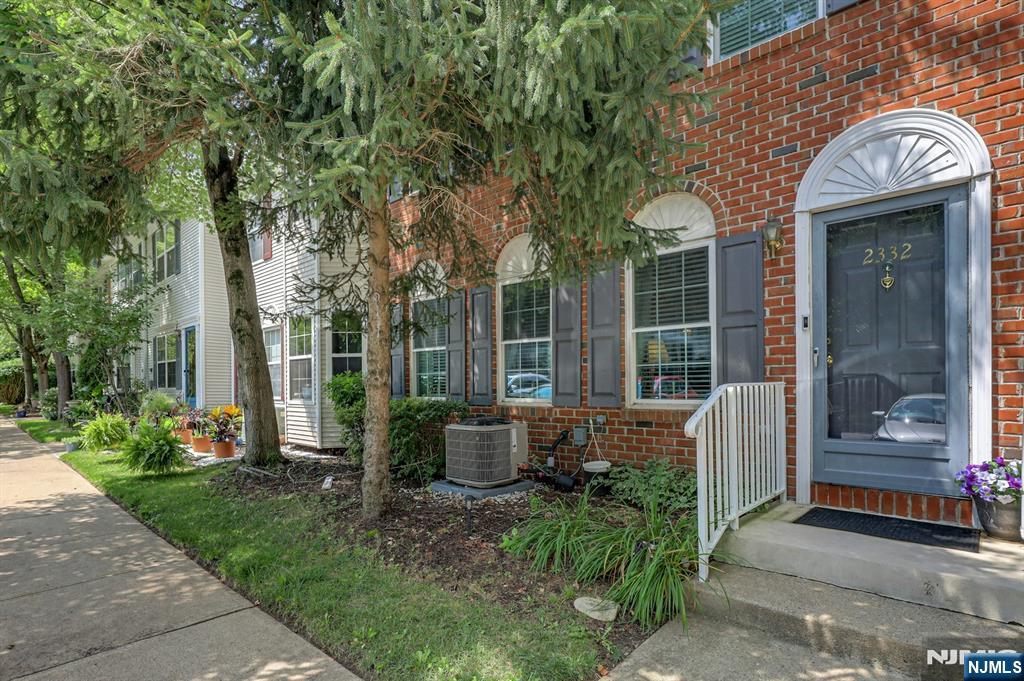 2332 Oliver Ct, Mahwah, NJ 07430