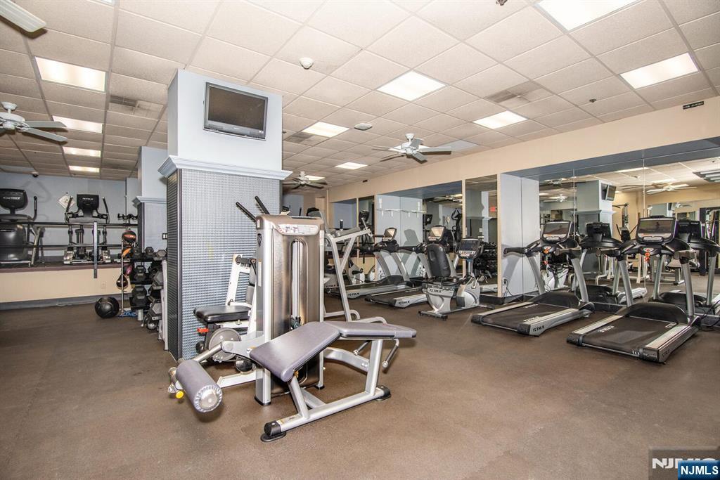 200 Old Palisade Rd #20G, Fort Lee, NJ 07024