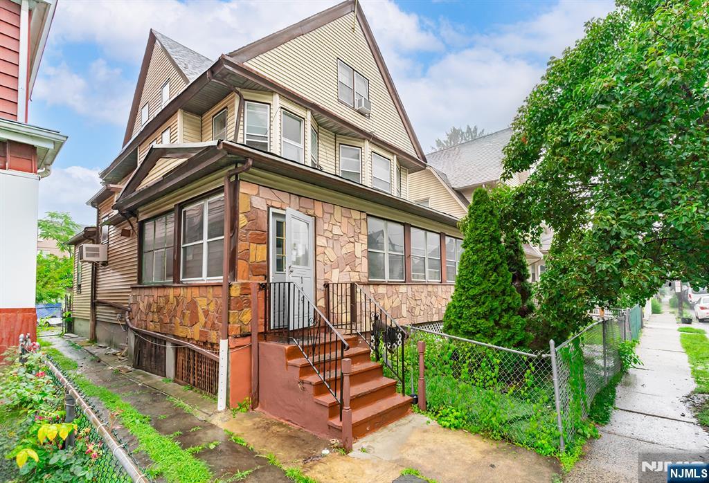 149 N Essex Avenue - Photo 1