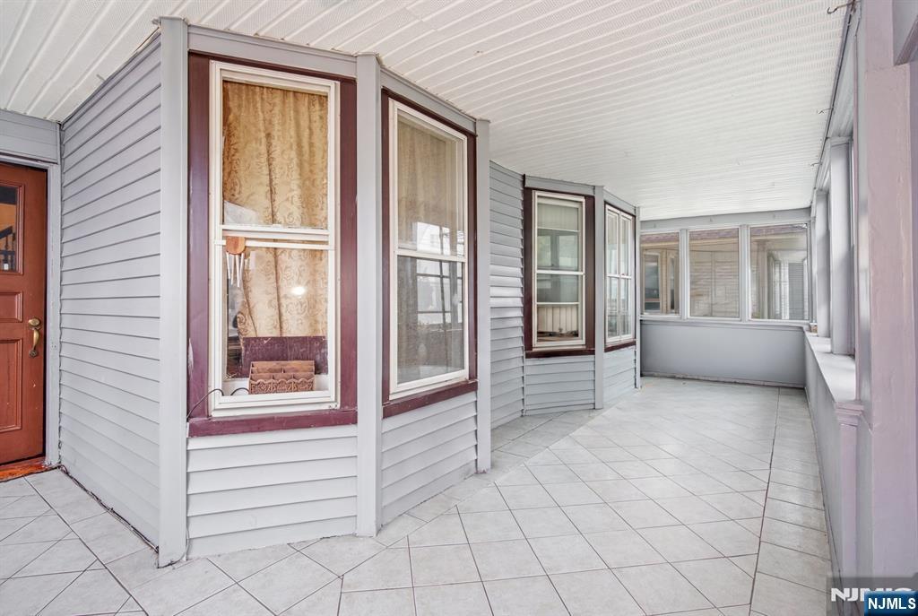 149 N Essex Avenue - Photo 2