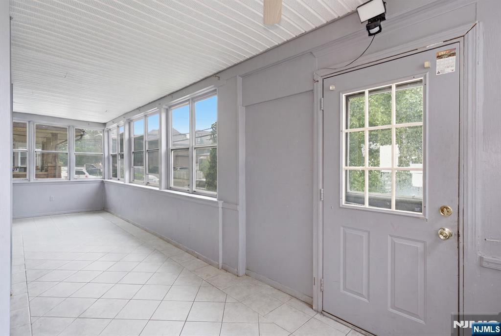 149 N Essex Avenue - Photo 3
