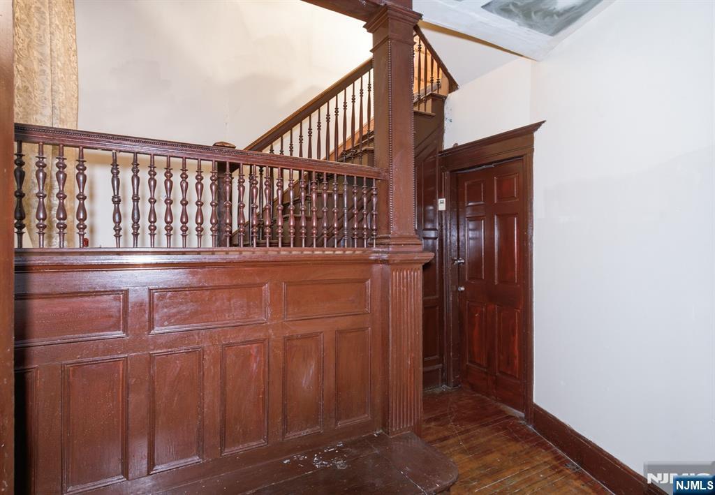 149 N Essex Avenue - Photo 4