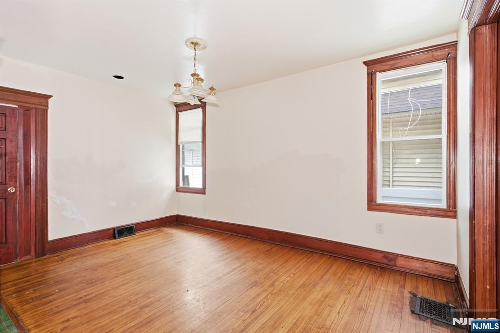 149 N Essex Avenue - Photo 5