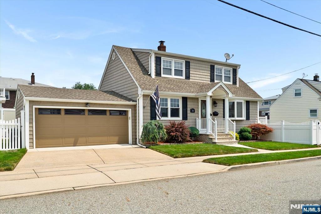 321 Thomas Avenue - Photo 2