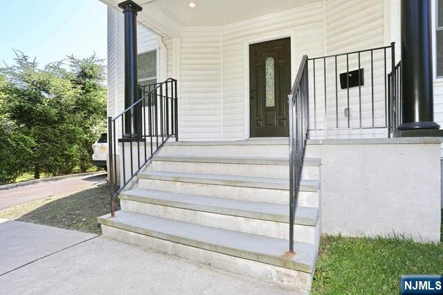 27 West St, Closter, NJ 07624
