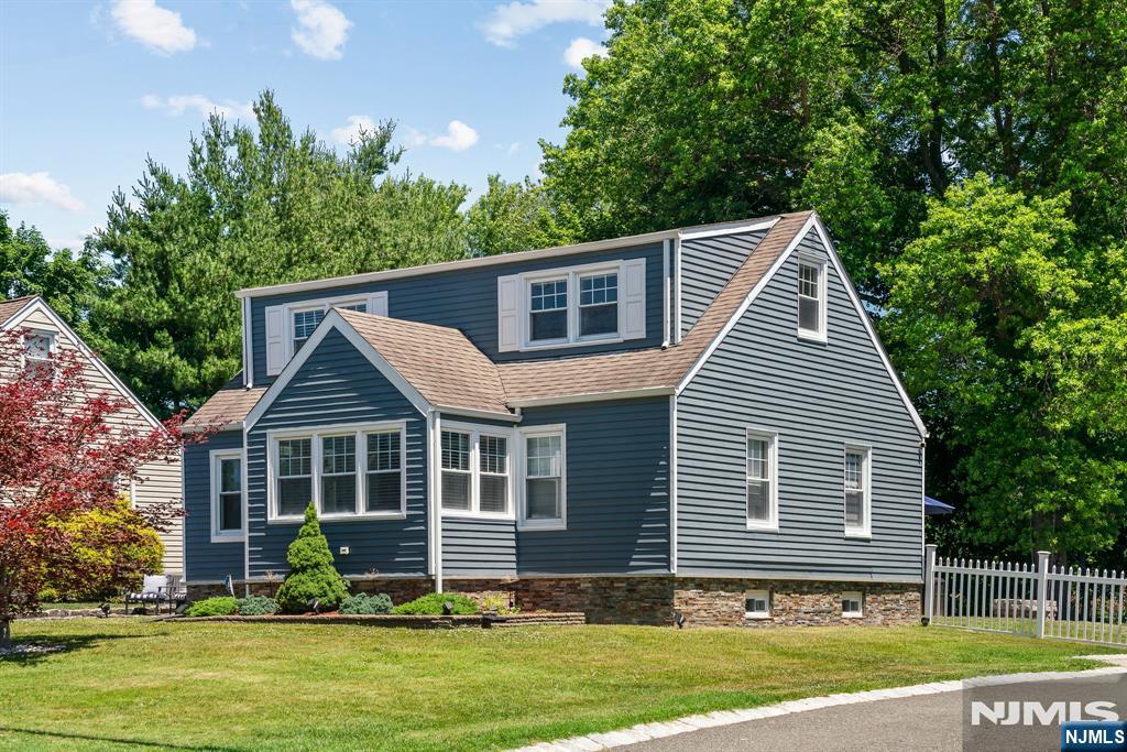 Photo 1 of Single family home for sale at 10 Dale Dr, Fairfield, NJ 07004 | MLS# 26027257 | Listing updated on 2026-10-07