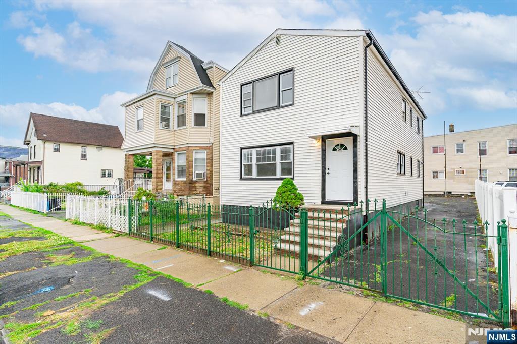 284 2nd Avenue - Photo 3
