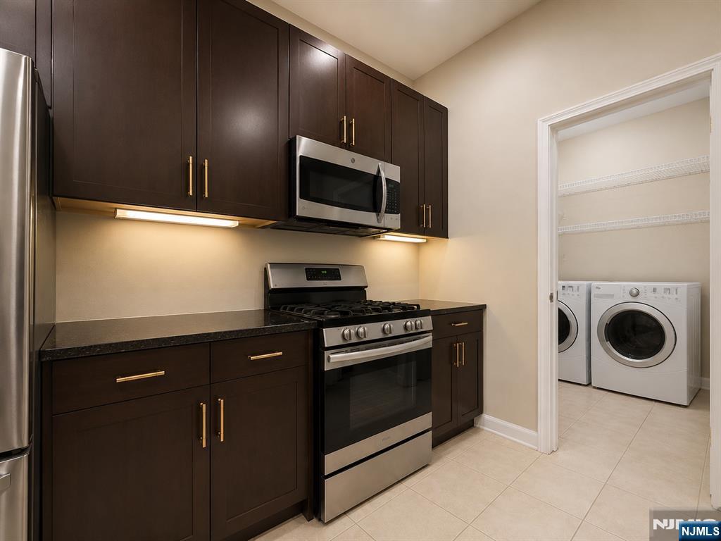1123 Riverview Avenue 123 - Photo 5