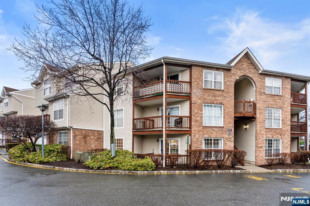 223 Village Circle Drive - Photo 1