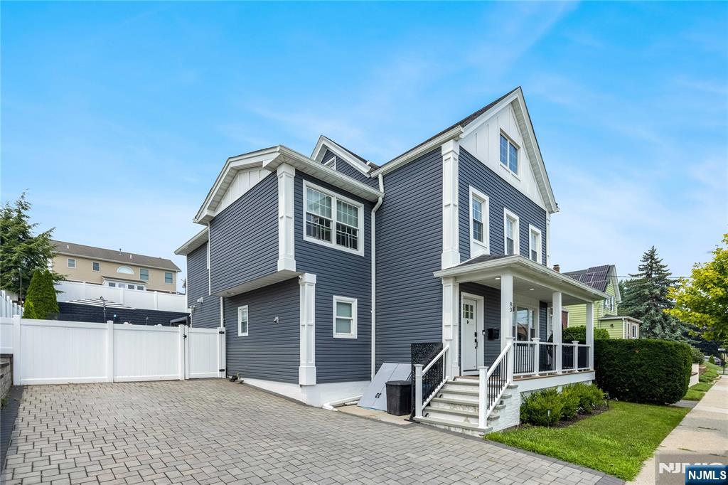 83 Columbia Street - Photo 2
