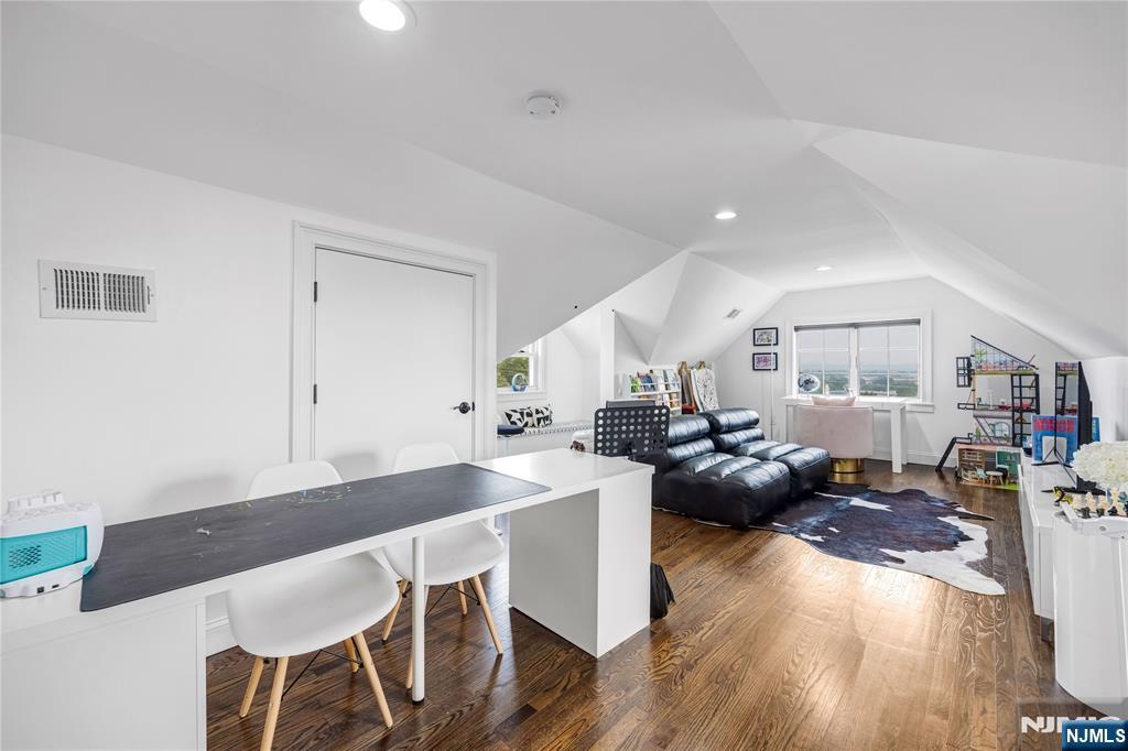 83 Columbia Street — photo 28