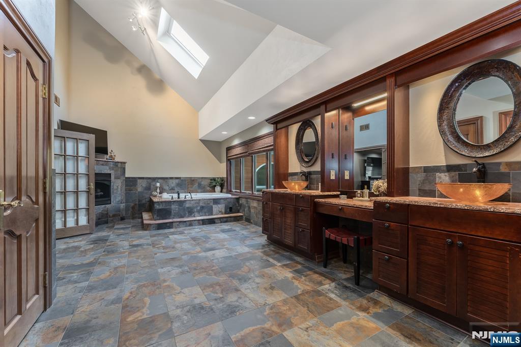 25 Wilshire Drive — photo 22