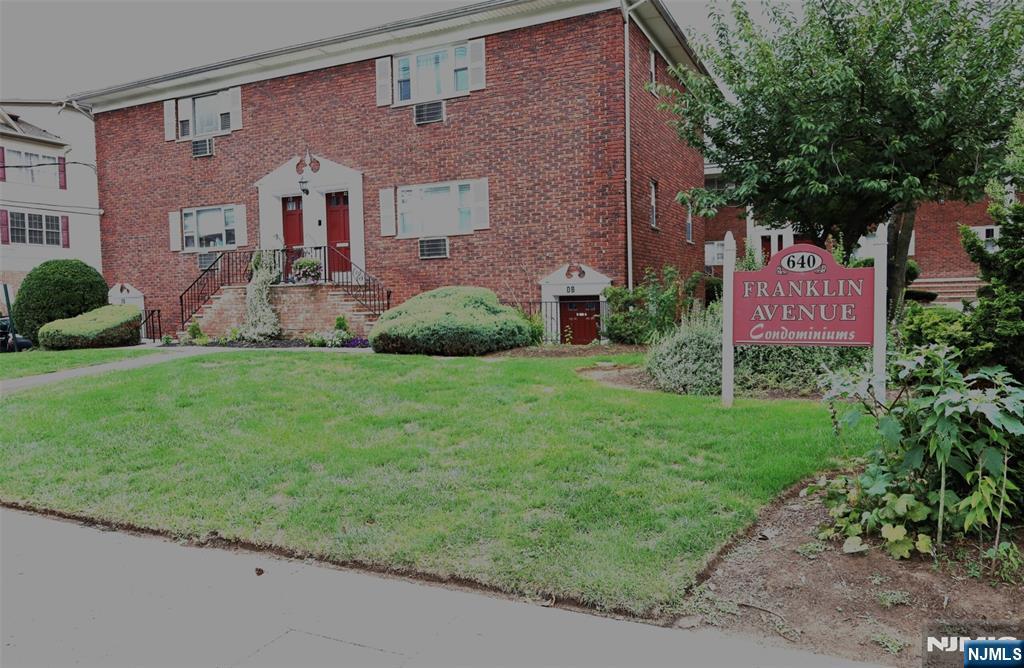 640 Franklin Avenue E1 - Photo 2